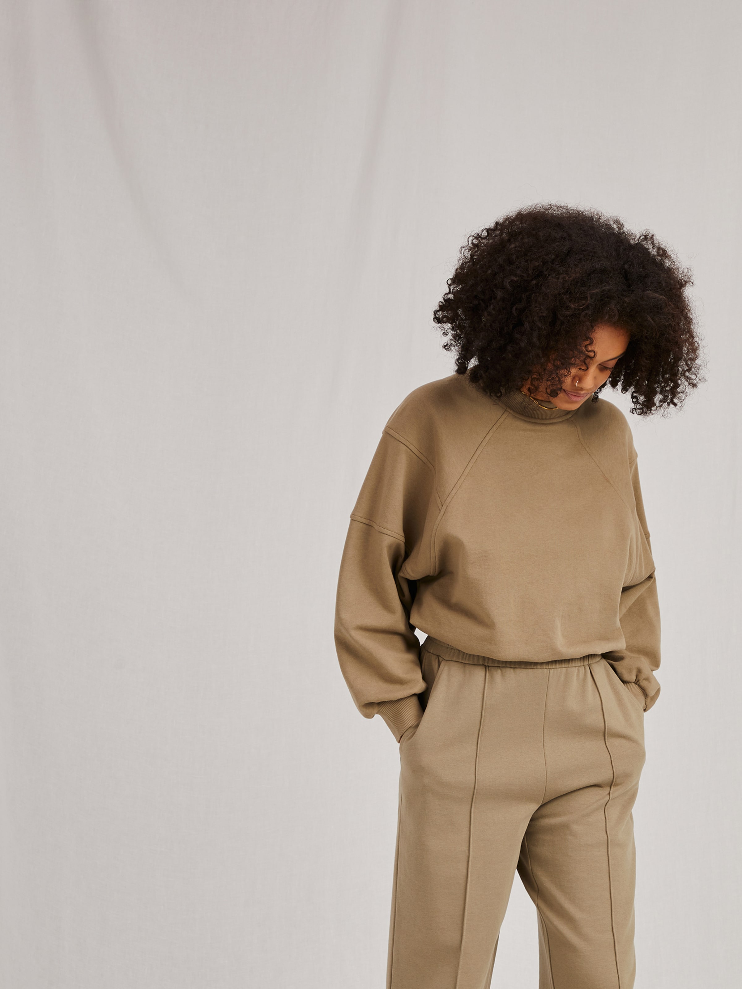 Femme Sweat-shirt 'Kate' A LOT LESS en Chamois 