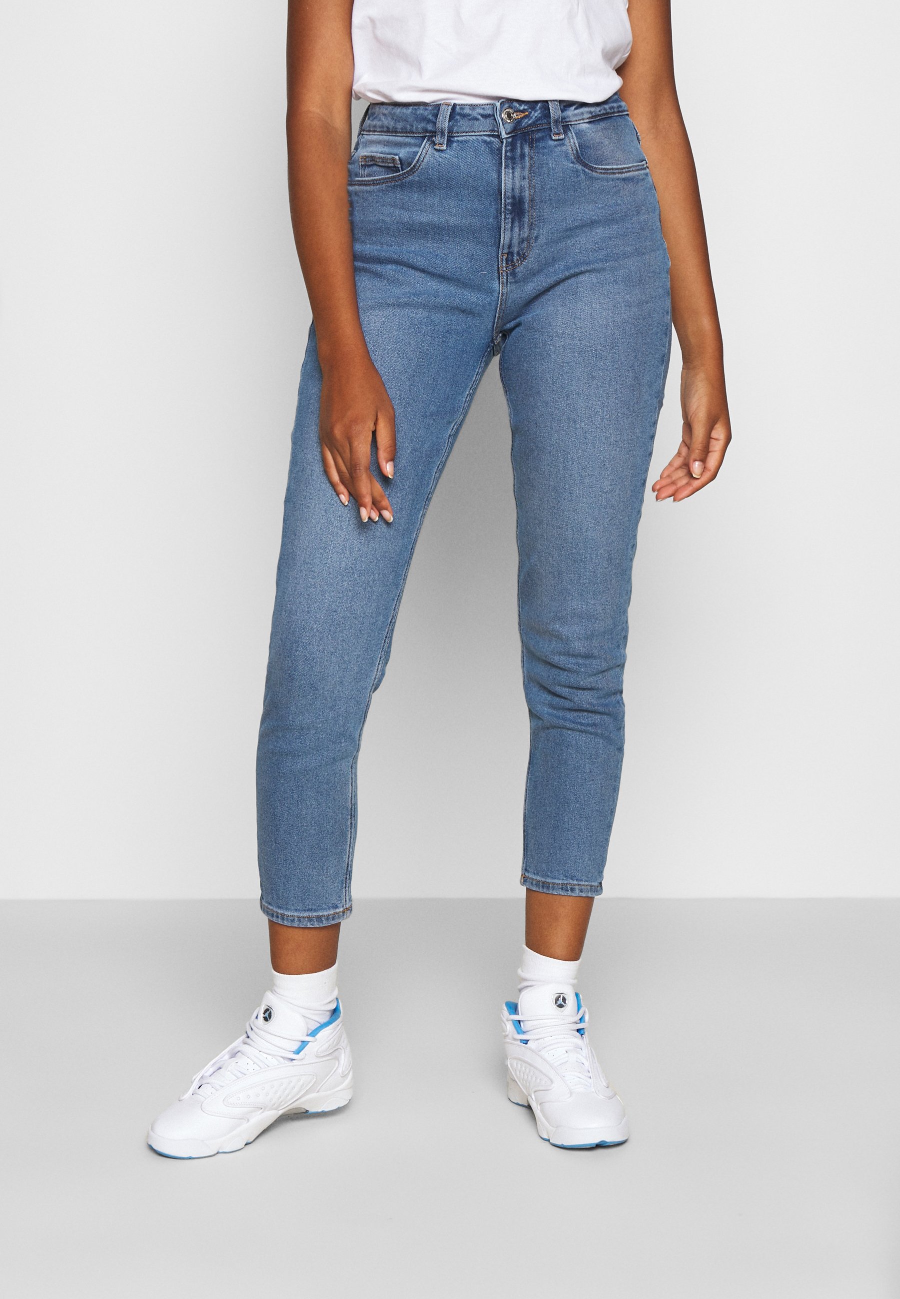Vêtements Vero Moda VMJOANA HR STRCH MOM ANK J VI395 GA - Jean boyfriend - light blue denim